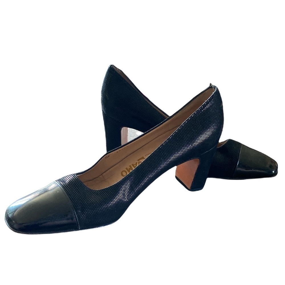SALVATORE FERRAGAMO Black Calf Leather Classic Pumps Shoes Patent Cap SZ 7 B